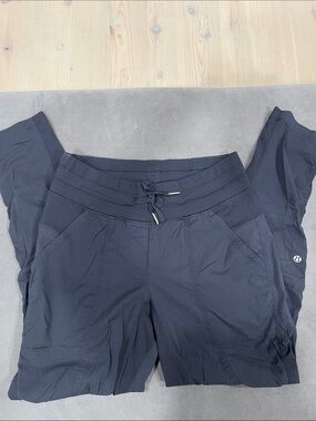 lululemon athletica Women's Ankle Cropped Pants in black